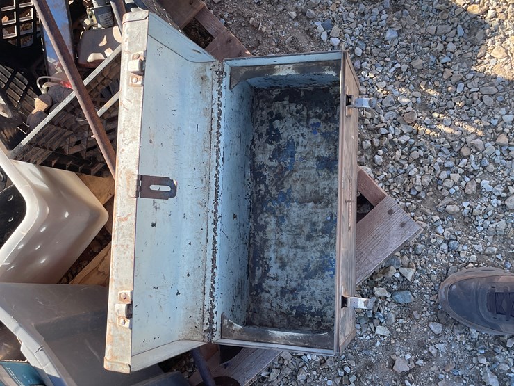 #3304-•-miscellaneous-big-truck-parts-image-6