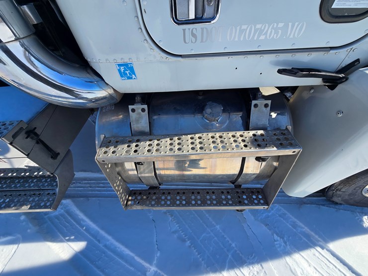 1995-freightliner-fld120-image-112