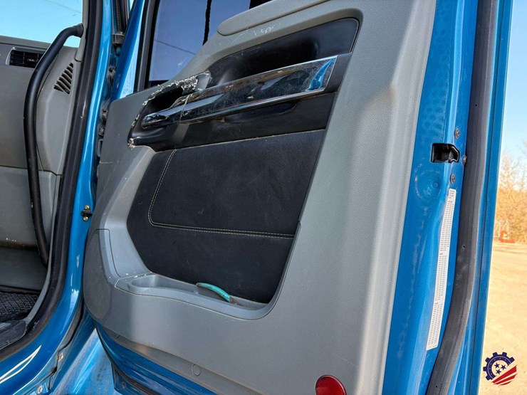 2020-kenworth-t880-image-87