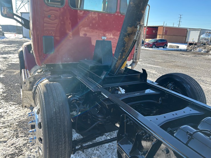 2015-peterbilt-567-image-105