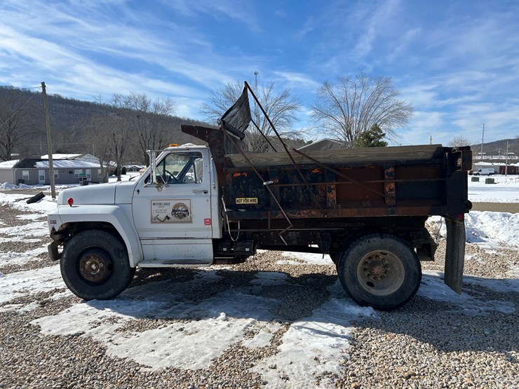 1984-ford-f700-image-3