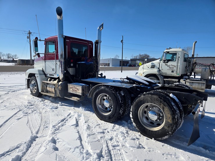 1995-freightliner-fld120-image-15