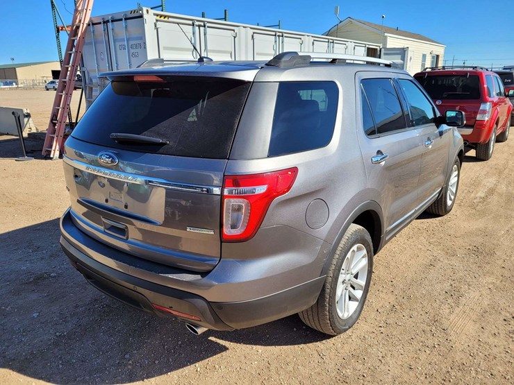 2012-ford-explorer-xlt-image-5