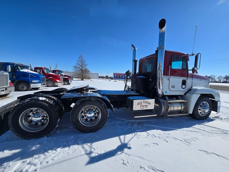 1995-freightliner-fld120-image-28