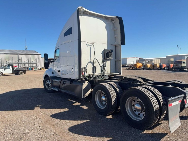 2017-kenworth-t680-image-4