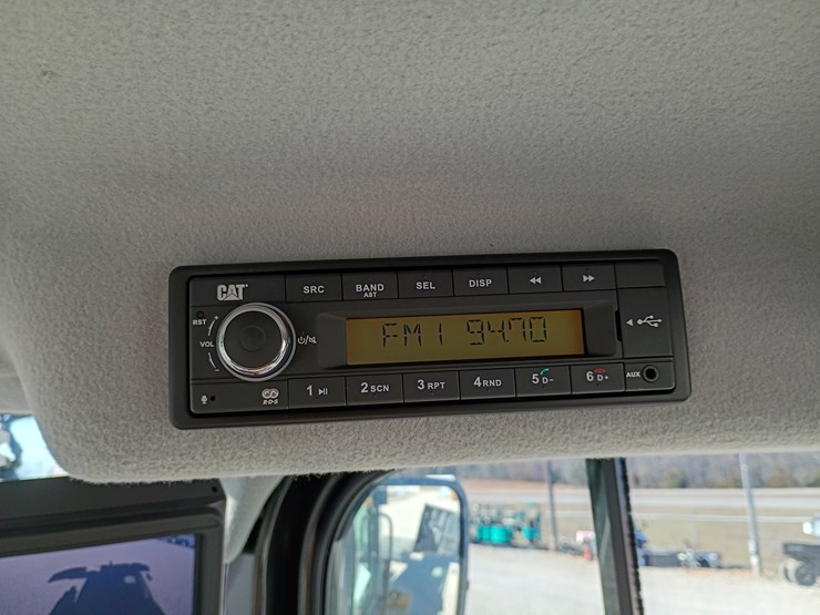 2023-caterpillar-910-image-40