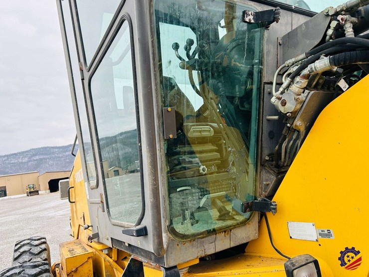 2003-volvo-g710b-image-114