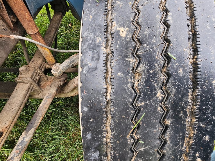 1999-freightliner-fl70-image-36