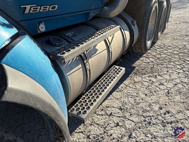 2020-kenworth-t880-image-14