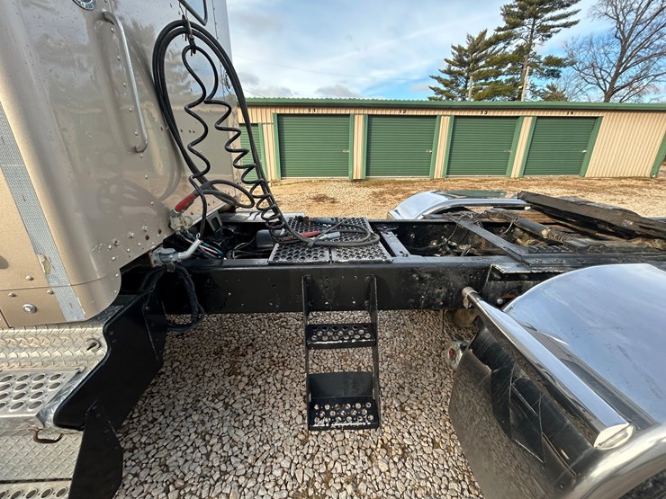 2001-kenworth-t800-image-43