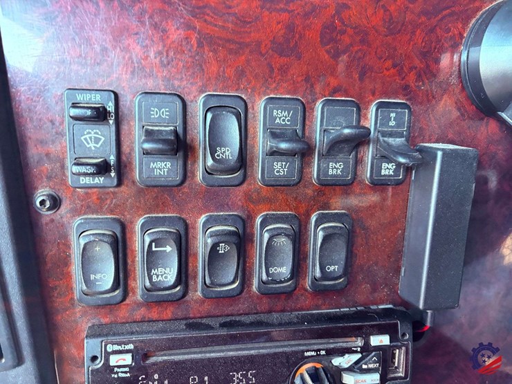 2018-freightliner-sd122-tri-axle-dump-truck-image-60