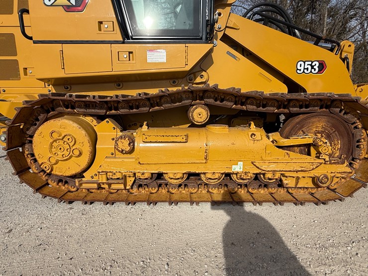 2023-caterpillar-953-image-18