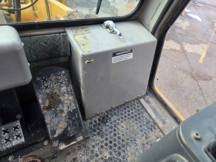 2004-deere-655c-image-61