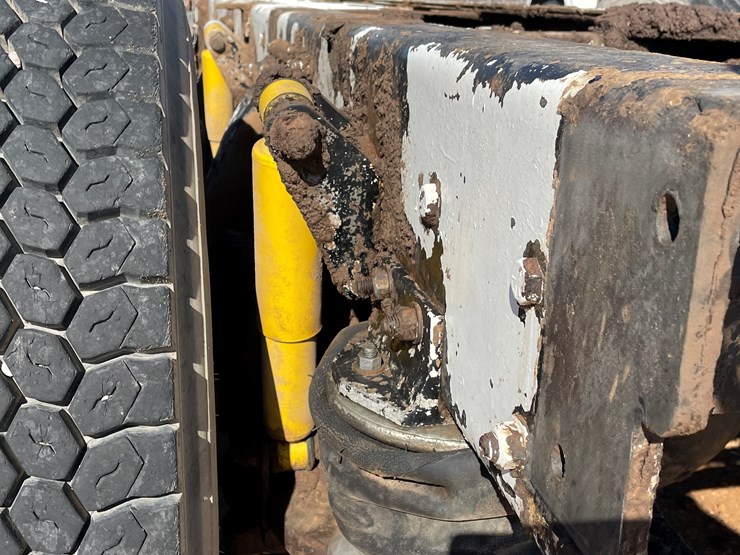 1996-freightliner-fl80-image-110