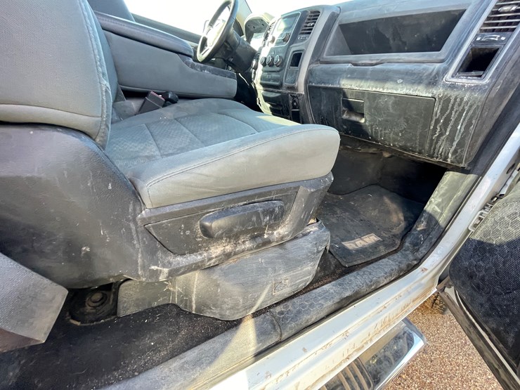 2016-dodge-1500-image-73