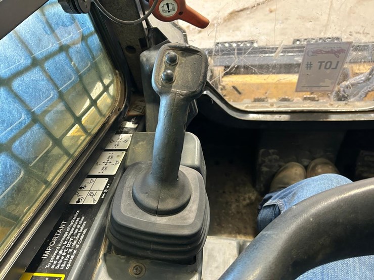 2020-deere-325g-image-23