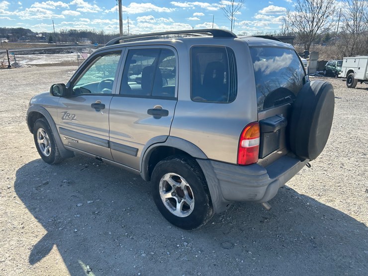 2003-chevrolet-tracker-image-4