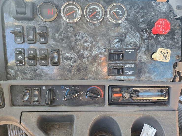 2002-freightliner-columbia-120-image-62