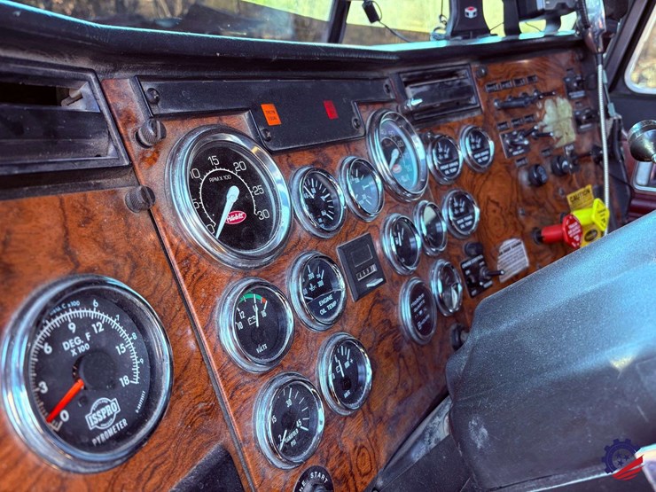 1999-peterbilt-357-image-73