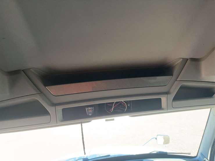 2017-kenworth-t680-image-40