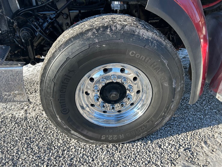 2015-peterbilt-567-image-112