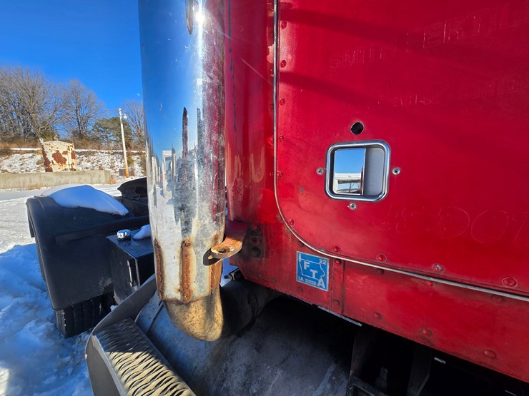 1996-peterbilt-385-image-97