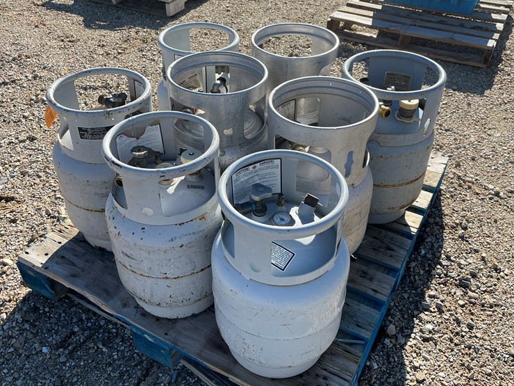 #3123-•-forklift-propane-tanks-image-1