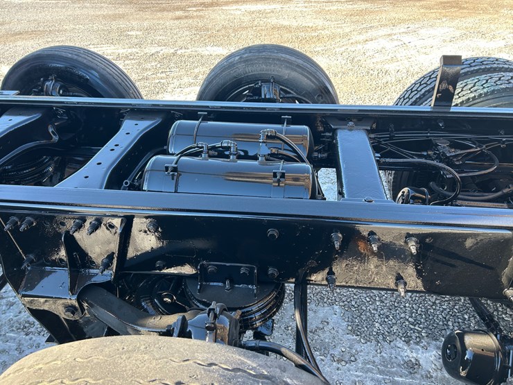 2015-peterbilt-567-image-104