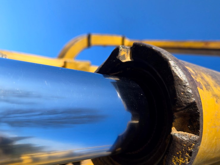 2002-caterpillar-d6r-image-93