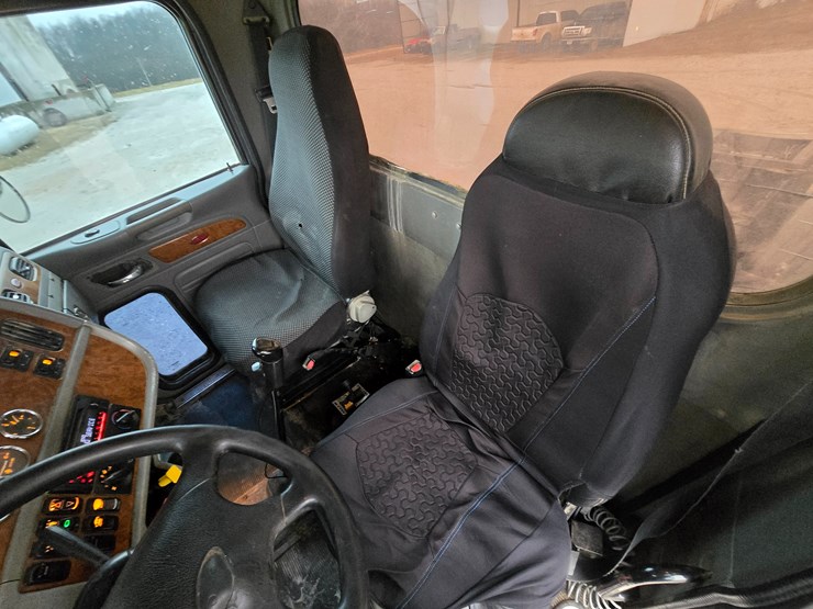 2007-peterbilt-379-image-65