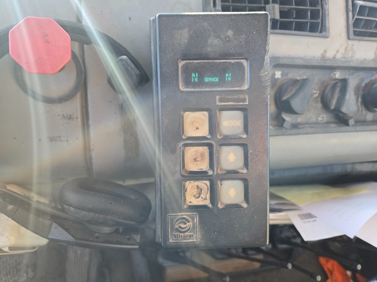 1996-freightliner-fl70-image-56