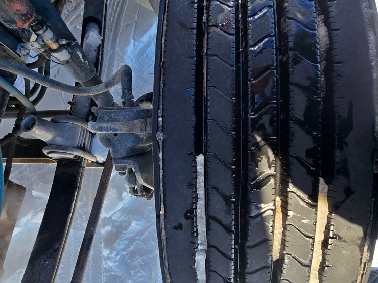 1995-freightliner-fld120-image-53