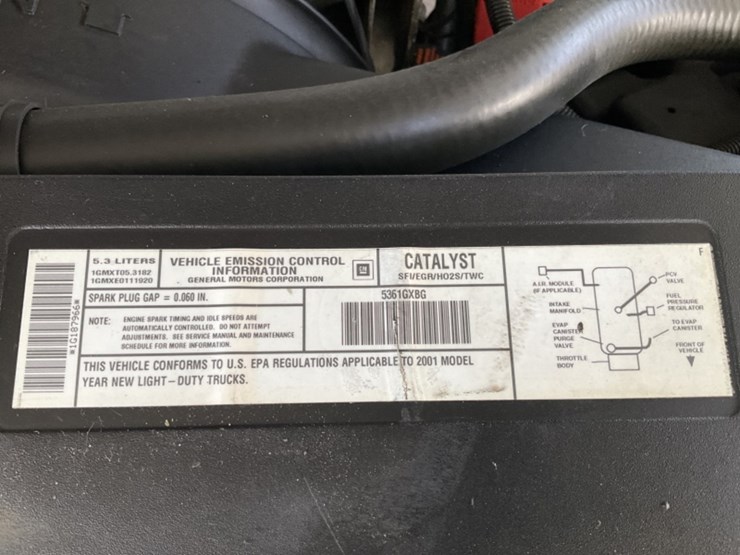 2001-chevrolet-suburban-image-13