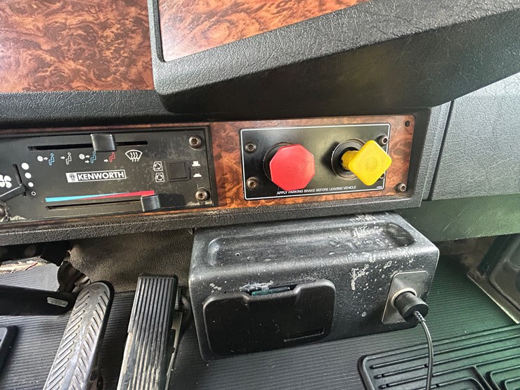 2001-kenworth-t800-image-99