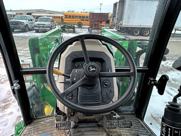 2019-john-deere-5075e-image-10