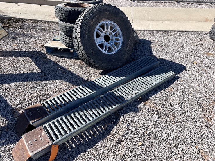 #3306-•-pallet,-ramps,-rims,-and-tires-image-1