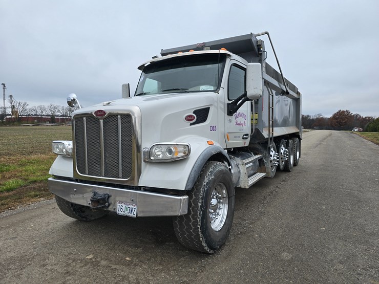 2020-peterbilt-567-image-1