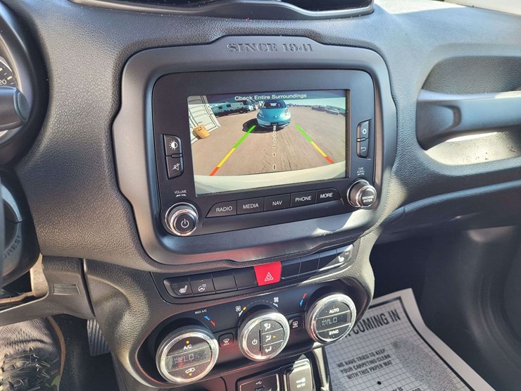 2016-jeep-renegade-trailhawk-image-16