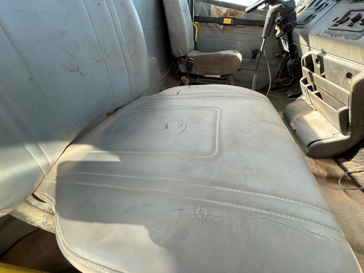 1996-freightliner-fl80-image-134