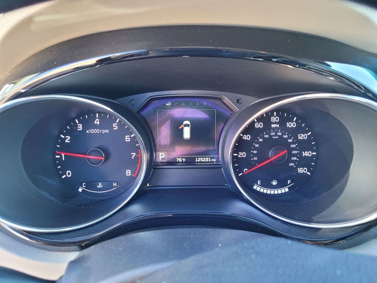 2016-kia-sedona-image-19