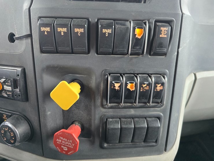 2020-peterbilt-567-image-169