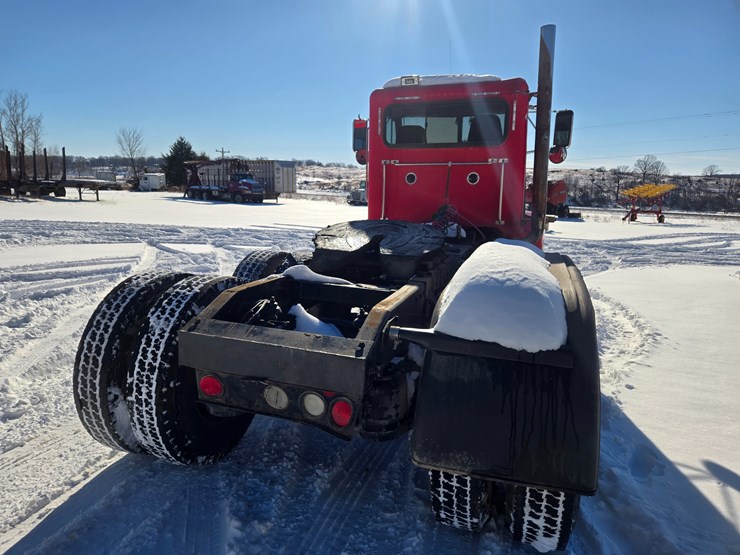 1996-peterbilt-385-image-17