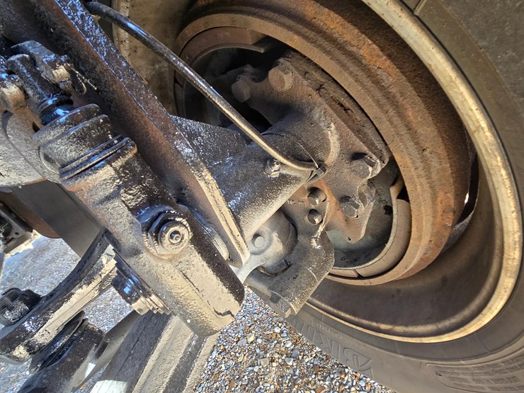 2012-freightliner-cascadia-113-image-36