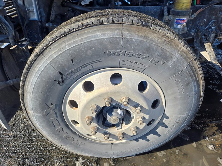 2012-freightliner-coronado-132-image-106