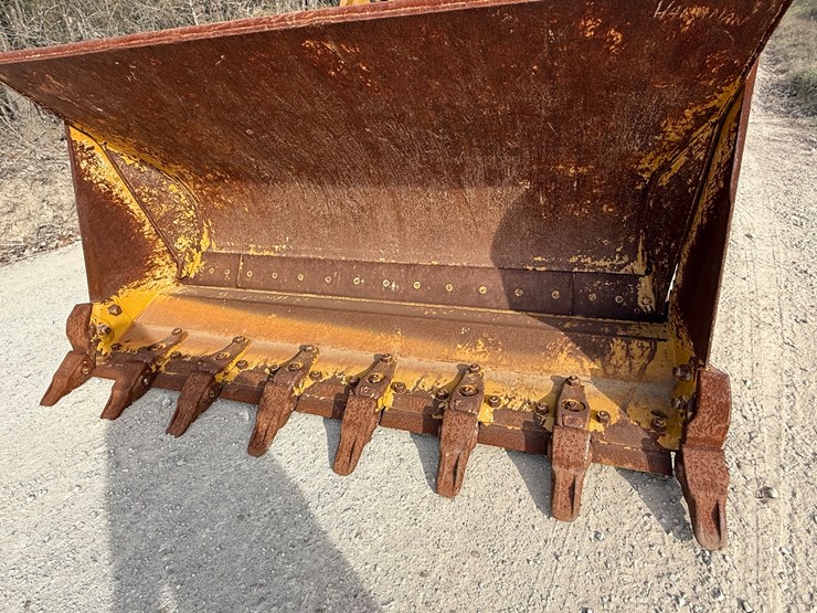 2023-caterpillar-953-image-13