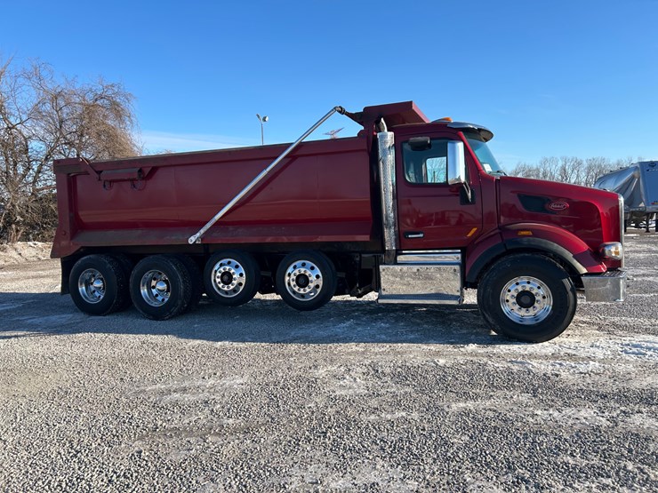 2015-peterbilt-567-image-29