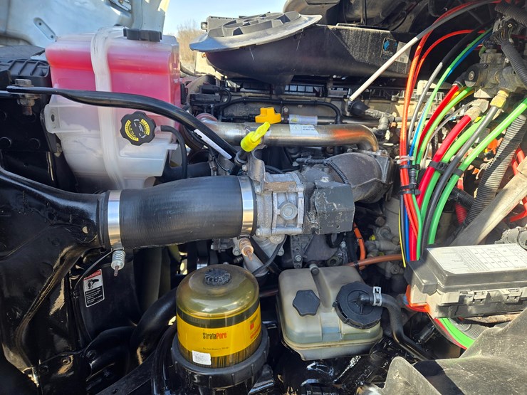 2012-freightliner-cascadia-113-image-30