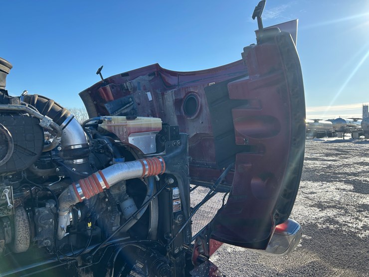 2015-peterbilt-567-image-126