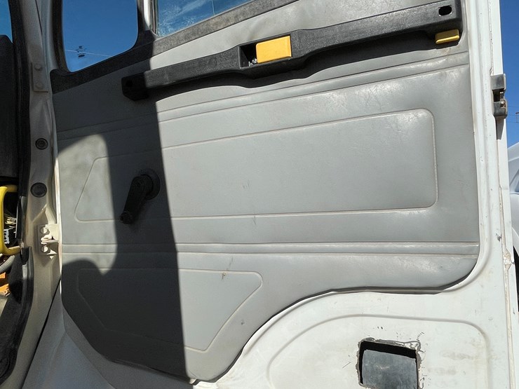 1996-freightliner-fl80-image-130