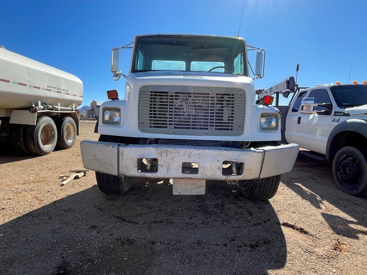 1996-freightliner-fl80-image-9